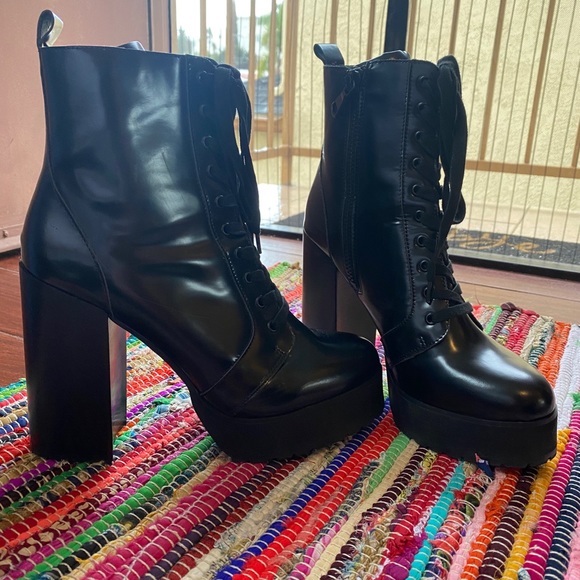 Steve Madden Boots - Picture 5 of 5